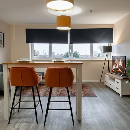 Modern 1 Bedroom Apartment In Манчестър Екстериор снимка