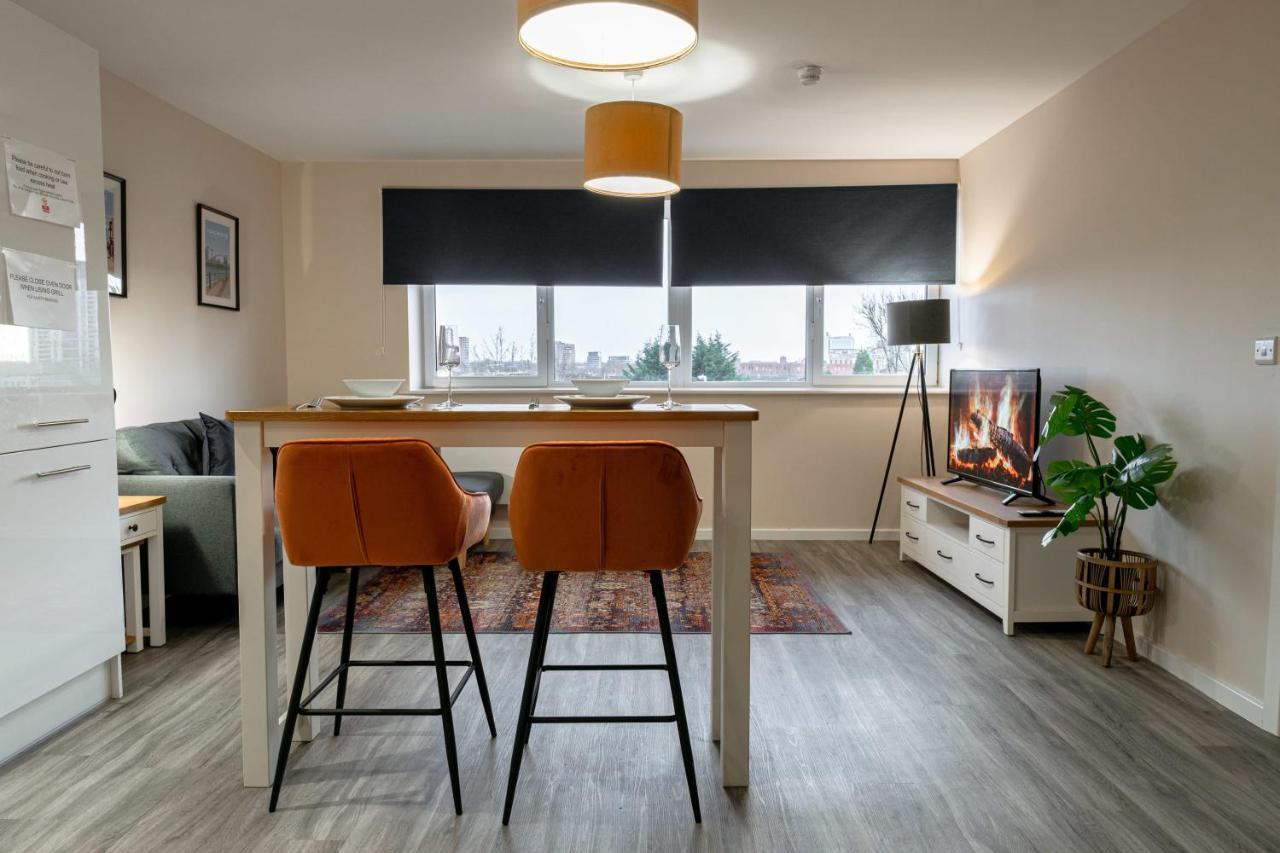 Modern 1 Bedroom Apartment In Манчестър Екстериор снимка