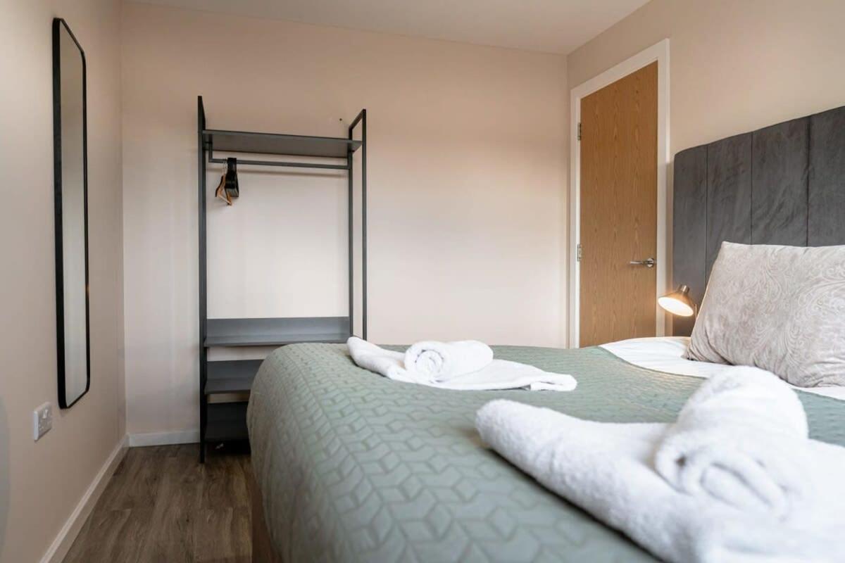 Modern 1 Bedroom Apartment In Манчестър Екстериор снимка