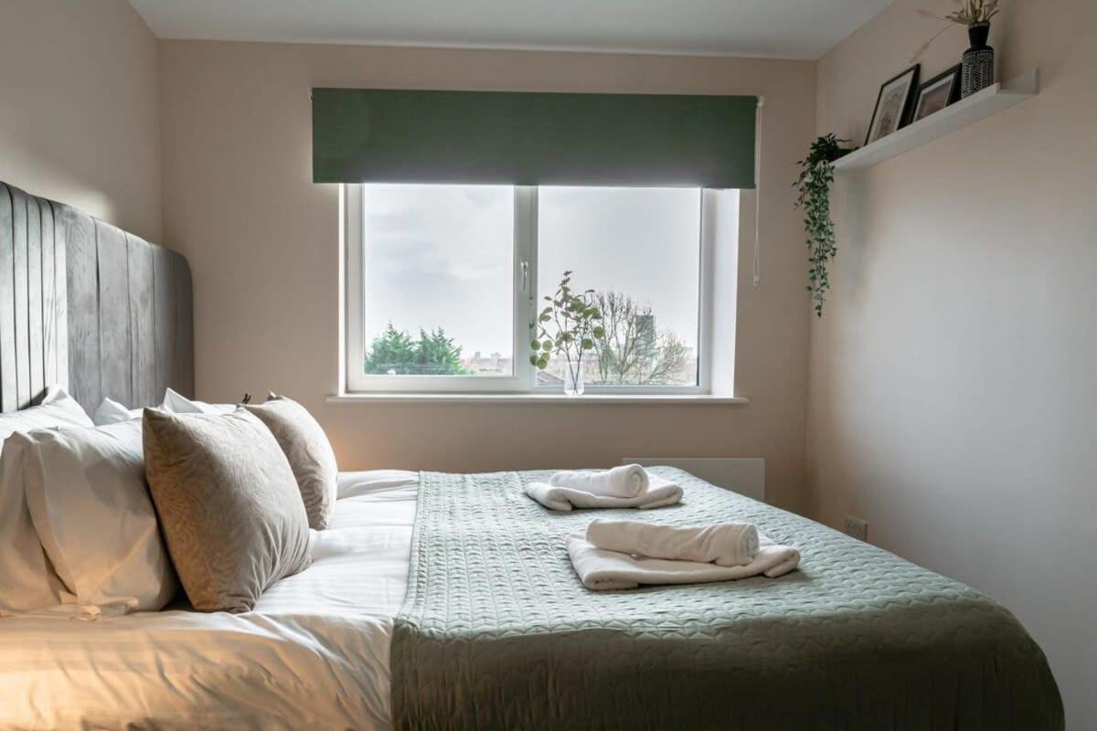 Modern 1 Bedroom Apartment In Манчестър Екстериор снимка