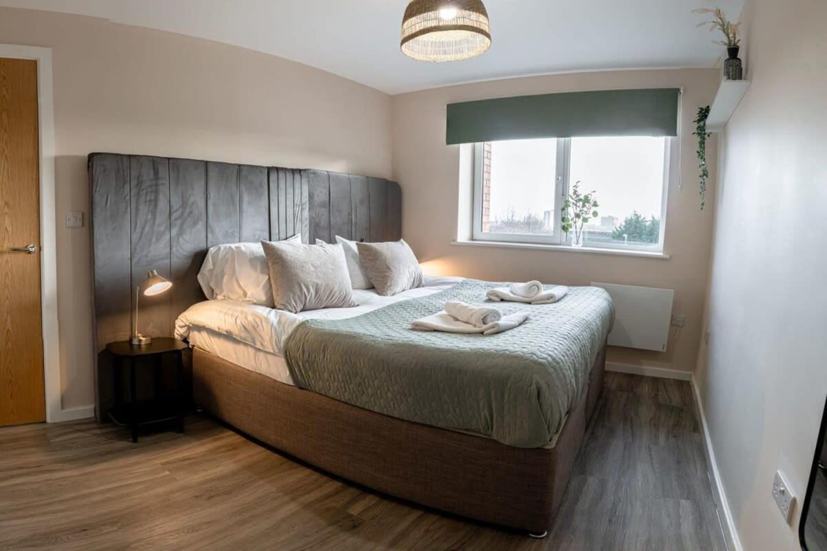 Modern 1 Bedroom Apartment In Манчестър Екстериор снимка