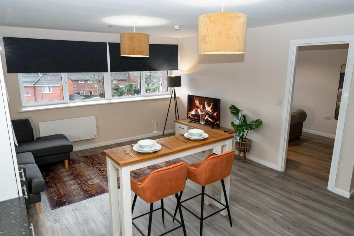 Modern 1 Bedroom Apartment In Манчестър Екстериор снимка